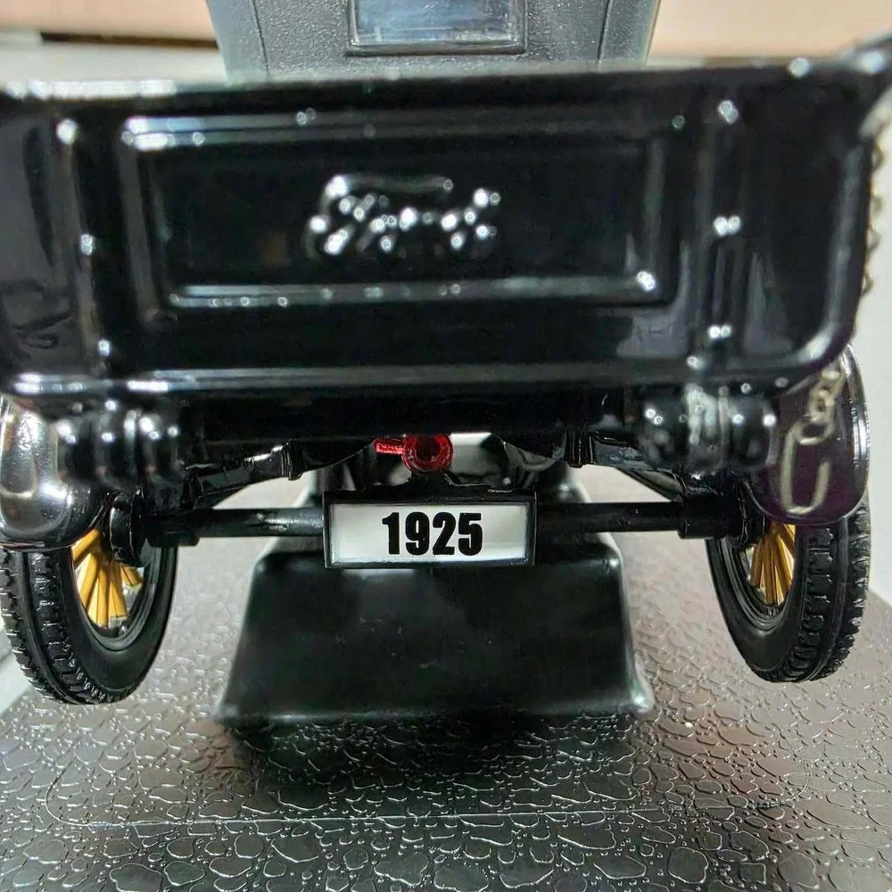 Ford 1925 Model T Runabout Pickup Truck Diecast 1:24 Black Excellent Condition